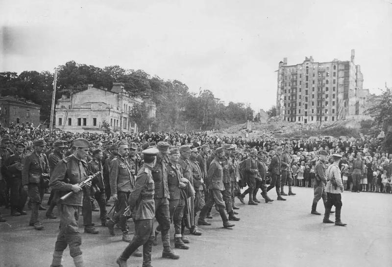 The center of Kyiv in ruins: what Maidan Nezalezhnosti looked like after the Second World War