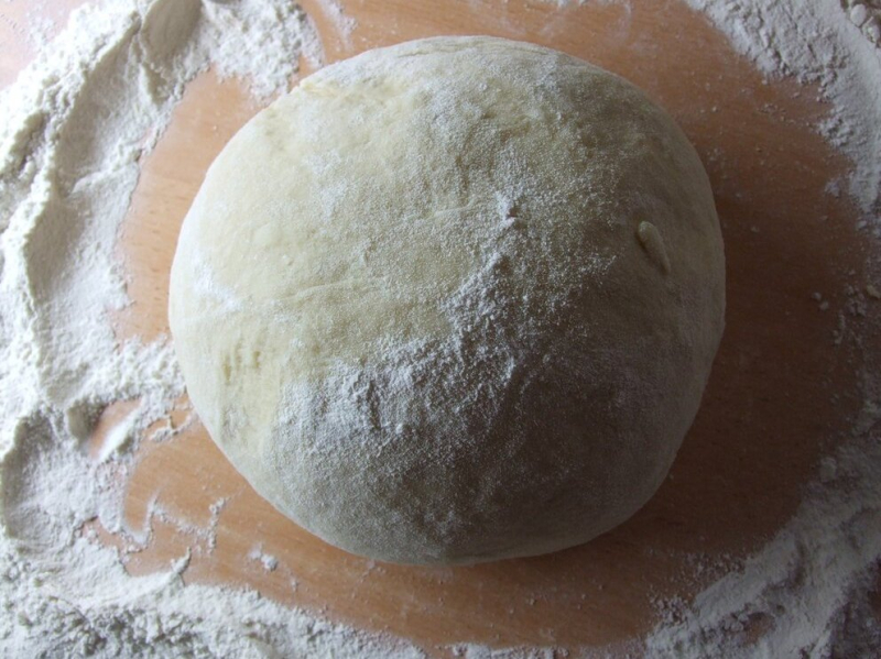 5 tricks , so that the dough does not stick to the hands and the table