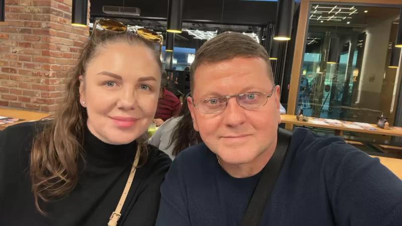 Zaluzhnij posted a picture of him wearing glasses and admitted how many he already wears