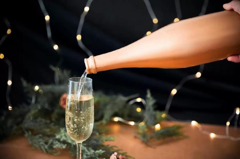 You definitely didn't know this: where did the tradition of drinking champagne on New Year's come from