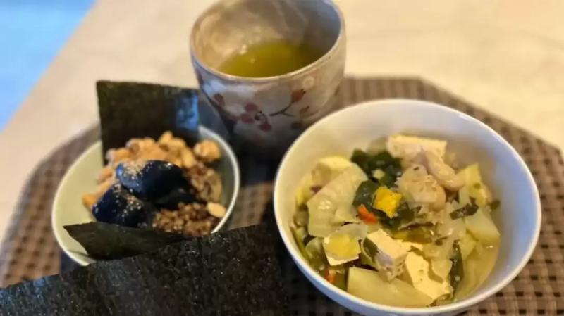 The key to longevity and slimness: a Japanese woman told what her people eat for breakfast every day